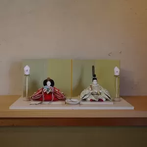 白木の台と和紙屏風の雛人形Ⅱのサムネイル