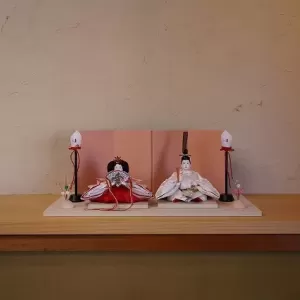 白木の台と和紙屏風の雛人形Ⅰのサムネイル